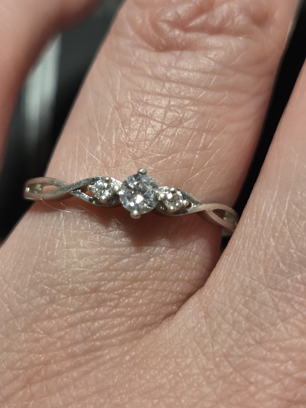 Delicate Twisted Band Silver Ring with Center Stone in White